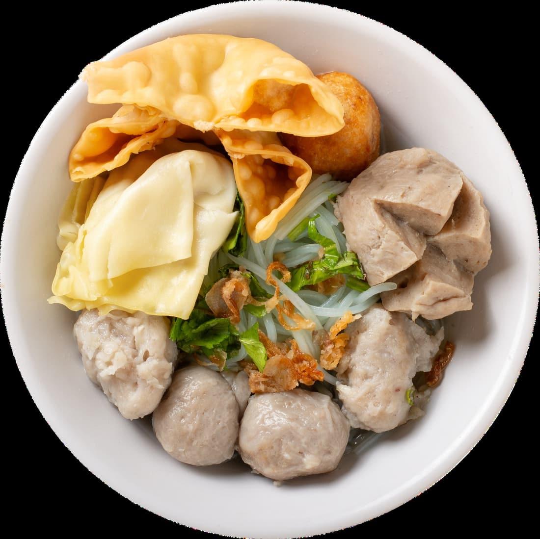 Bakso daging sapi berkuah dengan pangsit
